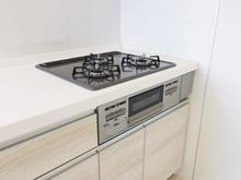 【東京都/立川市羽衣町】キャッスルマンション西国立 キッチン：三口コンロ