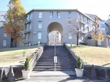 【東京都/八王子市別所】エストラーセ長池 第5号棟 アプローチ