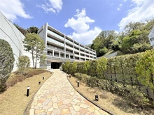 【東京都/日野市三沢】クレストフォルム高幡不動サウスコート アプローチ