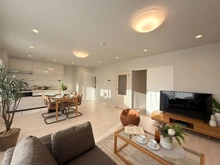 【千葉県/松戸市新松戸東】東急ドエルアルス新松戸 LDK：約16.9帖　※家具調度品等は販売価格に含まれません。