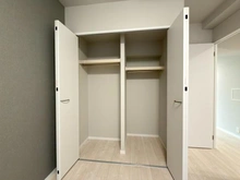 【千葉県/松戸市新松戸東】東急ドエルアルス新松戸 収納：洋室(約6.6帖)内