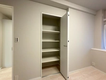 【千葉県/松戸市新松戸東】東急ドエルアルス新松戸 収納：洋室(約6.6帖)内