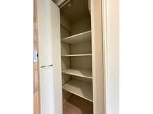 【千葉県/松戸市新松戸東】東急ドエルアルス新松戸 収納：廊下　物入