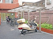 【東京都/渋谷区本町】日興初台スカイマンション 駐車場：バイク置場もあります。
