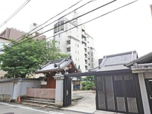 【大阪府/大阪市天王寺区生玉寺町】ハイマート夕陽丘アーバニティ 外観：奥の白い建物