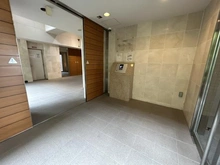 【大阪府/大阪市阿倍野区西田辺町】ステイツアクス阿倍野鶴ケ丘 エントランス：※マンション東側・JR阪和線「鶴ケ丘」駅方面