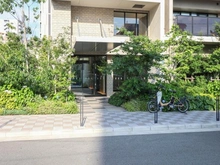 【大阪府/大阪市住吉区南住吉】レ・ジェイド長居公園通 エントランス