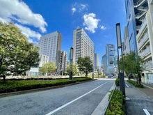 【東京都/港区新橋】リビオレゾン新虎通り 新虎通り（新橋方面）（現地より約30m）：