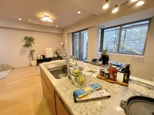 【東京都/港区麻布狸穴町】ブランズ麻布狸穴町 ダイニングキッチン