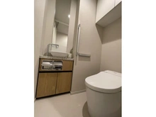 【東京都/港区麻布狸穴町】ブランズ麻布狸穴町 トイレ