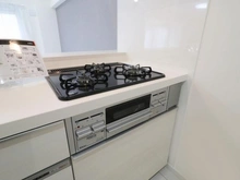 【神奈川県/横浜市南区中里】弘明寺パークハイツ キッチン：三口コンロ