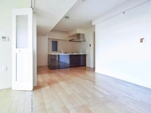 【神奈川県/横浜市中区花咲町】アール・ケープラザ横濱VI リビング・ダイニング