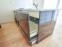 【神奈川県/横浜市中区花咲町】アール・ケープラザ横濱VI キッチン：収納