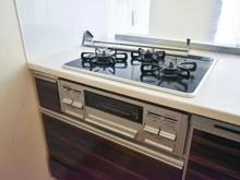 【神奈川県/横浜市中区花咲町】アール・ケープラザ横濱VI キッチン：三口コンロ