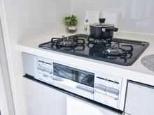 【神奈川県/横浜市南区六ツ川】六ツ川台団地 2-11号棟 キッチン：三口コンロ