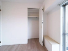 【神奈川県/横浜市神奈川区松見町】WTC菊名マンション 収納：4.7帖洋室