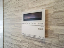 【神奈川県/横浜市神奈川区松見町】WTC菊名マンション 廊下：給湯パネル