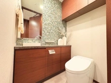 【神奈川県/横浜市中区北仲通】ザ・タワー横浜北仲 トイレ：廊下側