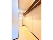 【神奈川県/横浜市中区北仲通】ザ・タワー横浜北仲 収納：12.1帖洋室ウォークインクローゼット