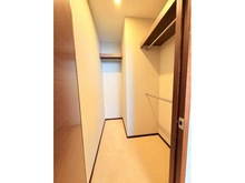 【神奈川県/横浜市中区北仲通】ザ・タワー横浜北仲 収納：12.1帖洋室ウォークインクローゼット