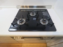 【神奈川県/横浜市神奈川区大口仲町】ラインズマンション妙蓮寺第3 キッチン：三口コンロ