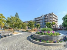 【神奈川県/横浜市港南区日野】クイーンズ・ガーデン　ヒルトップ・レジデンス 敷地内