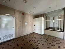 【神奈川県/横浜市保土ケ谷区岩井町】クイーンハイツ保土ケ谷 宅配BOX