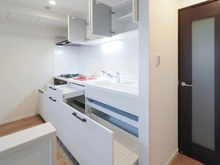 【神奈川県/横浜市磯子区丸山】ヒルトップ横濱根岸セントラルコート キッチン：収納