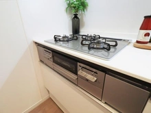 【神奈川県/横浜市中区太田町】クリオ横浜関内壱番館 キッチン：三口コンロ