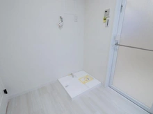 【神奈川県/横浜市中区山下町】ミオカステーロ横濱関内 洗面所：洗濯防水パン（写真中央下）