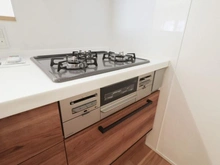 【神奈川県/横浜市保土ケ谷区仏向町】パークサイド保土ヶ谷 キッチン：三口コンロ