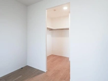 【神奈川県/横浜市保土ケ谷区仏向町】パークサイド保土ヶ谷 洋室：収納