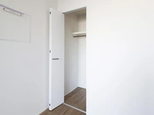 【神奈川県/横浜市保土ケ谷区仏向町】パークサイド保土ヶ谷 洋室：収納