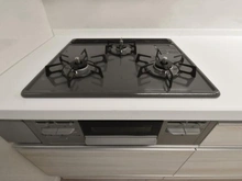 【神奈川県/横浜市磯子区磯子】磯子レインボーハイツ キッチン：三口コンロ