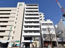 【神奈川県/横浜市中区山下町】ル・グラン元町 外観：写真中央の建物