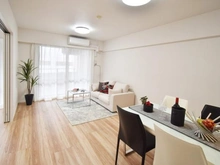 【神奈川県/横浜市磯子区磯子】 ビツグヴアン磯子汐見台 リビング・ダイニング：「※家具・調度品は販売価格に含まれておりません」