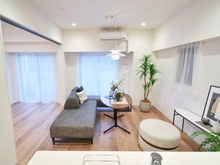 【神奈川県/横浜市中区吉田町】イニシアイオ横濱関内 リビング・ダイニング：「※家具・調度品は販売価格に含まれておりません」