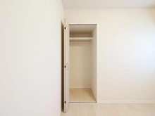 【神奈川県/横浜市中区新山下】ライオンズステージ横濱元町 洋室：収納