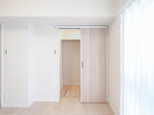 【神奈川県/横浜市中区新山下】ライオンズステージ横濱元町 洋室：収納