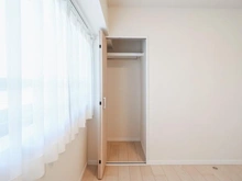 【神奈川県/横浜市中区新山下】ライオンズステージ横濱元町 洋室：収納