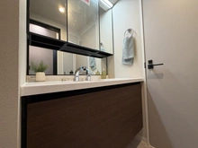 【神奈川県/横浜市中区弁天通】東急ドエル・アルス桜木町博物館通り 洗面所：家具調度品は価格に含まれません