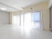 【神奈川県/横浜市磯子区森】第一磯子ハイツ リビング・ダイニング：（左）洋室