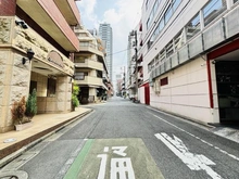 【東京都/新宿区四谷】クイーンズコートオークラ 前面道路