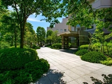 【東京都/新宿区富久町】ローレルコート新宿タワー 敷地内