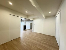 【東京都/新宿区四谷】御苑ハイム 洋室：収納スペースありの洋室 約8.0帖
