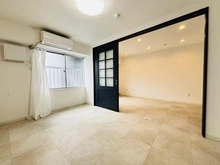 【東京都/新宿区新宿】セントフォービル リビング・ダイニング：(右)洋室