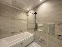 【東京都/新宿区富久町】富久クロスコンフォートタワー 浴室：浴室乾燥機付きです