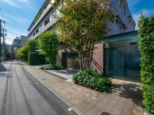 【東京都/新宿区大京町】パーク・コート四谷 敷地内