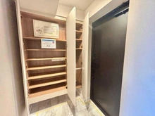 【東京都/新宿区四谷三栄町】ジオ四谷三栄町 玄関