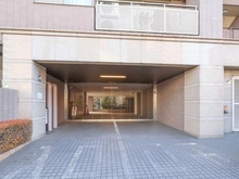 【東京都/新宿区四谷】ビラカーサ四谷四丁目 駐車場：車両出入口